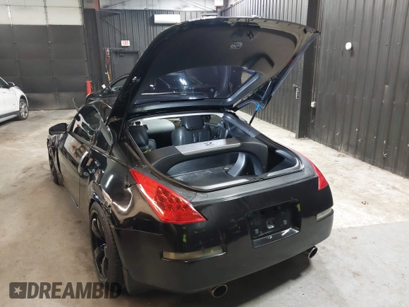 2005 Nissan 350Z Touring with VIN JN1AZ34E45M653631, listed as a IAAI auction lot 41689560 with 147,635 mi miles. Bid and sale history available at carsss.com. Image 3.