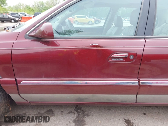 2000 Lincoln Continental with VIN 1LNHM97V5YY845447, listed as a IAAI auction lot 42077417 with 83,655 mi miles. Bid and sale history available at carsss.com. Image 6.