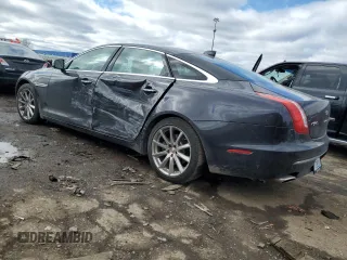 2017 Jaguar XJ with VIN SAJWJ2GD8H8W07547, listed as a Copart auction lot 47433375 with 40,258 mi miles and Clean Title. Bid and sale history available at carsss.com. Image 2.