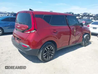 2022 Kia Soul LX with VIN KNDJ23AU9N7825549, listed as a IAAI auction lot 41940946 with 32,453 mi miles. Bid and sale history available at carsss.com. Image 4.
