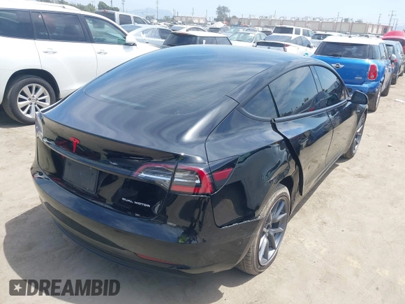 2022 Tesla Model 3 Long Range z VIN 5YJ3E1EB3NF273165, wystawiony jako IAAI lot #42282702 z przebiegiem 41 445 mil mil oraz . Historia ofert i sprzedaży dostępna na DreamBid. Obrazek 4.