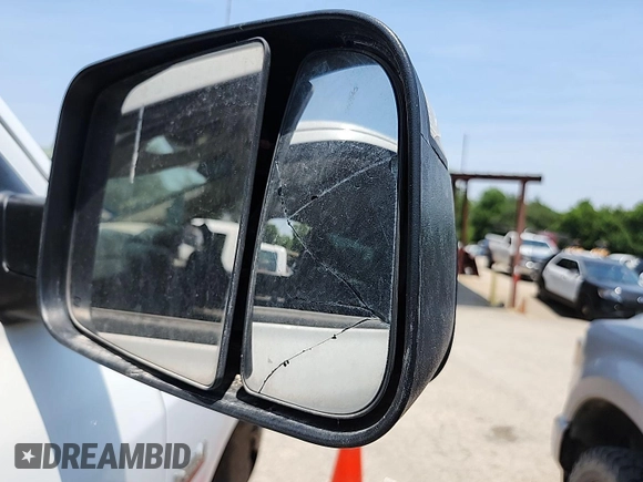 2015 Ram 2500 Tradesman z VIN 3C6TR5CT5FG664005, wystawiony jako IAAI lot #42556122 z przebiegiem 183 397 mil mil oraz . Historia ofert i sprzedaży dostępna na DreamBid. Obrazek 34.