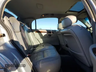 2002 Lincoln Town Car Signature z VIN 1LNHM82W92Y671562, wystawiony jako Copart lot #47391265 z przebiegiem Nie podano mil oraz Szkoda całkowita • Salvage title. Historia ofert i sprzedaży dostępna na DreamBid. Obrazek 10.