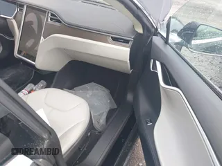 2013 Tesla Model S с VIN 5YJSA1DG7DFP26402, выставлен на аукционе IAAI как лот 42195726 с пробегом 100 890 миль миль и . История ставок и продаж доступна на DreamBid. Изображение 5.