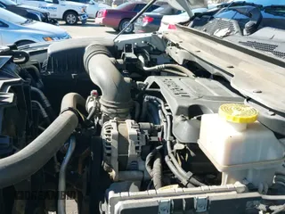 2020 Ram 1500 Big Horn z VIN 1C6RREBT3LN252583, wystawiony jako IAAI lot #41767035 z przebiegiem 218 563 mil mil oraz . Historia ofert i sprzedaży dostępna na DreamBid. Obrazek 19.