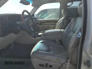 2005 Cadillac Escalade ESV z VIN 3GYFK66NX5G105815, wystawiony jako Copart lot #50099605 z przebiegiem 148 909 mil mil oraz Szkoda całkowita • Salvage title. Historia ofert i sprzedaży dostępna na DreamBid. Obrazek 7.
