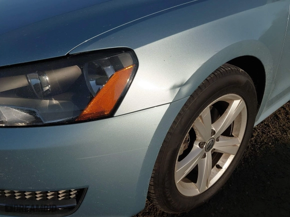 2013 Volkswagen Passat SE with VIN 1VWBP7A38DC095902, listed as a IAAI auction lot 41324349 with 170,771 mi miles. Bid and sale history available at carsss.com. Image 6.