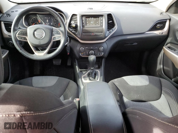 2018 Jeep Cherokee Latitude Tech Connect z VIN 1C4PJLCB8JD537025, wystawiony jako Copart lot #56568695 z przebiegiem 149 071 mil mil oraz Szkoda całkowita • Salvage title. Historia ofert i sprzedaży dostępna na DreamBid. Obrazek 8.