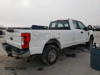 2017 Ford F-250 XLT with VIN 1FT7X2A61HEC90630, listed as a Copart auction lot 44420155 with 121,755 mi miles and Clean title. Bid and sale history available at DreamBid. Image 3.