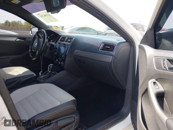 2016 Volkswagen Jetta Sport z VIN 3VWD17AJXGM394402, wystawiony jako IAAI lot #41896331 z przebiegiem 147 771 mil mil oraz . Historia ofert i sprzedaży dostępna na DreamBid. Obrazek 5.