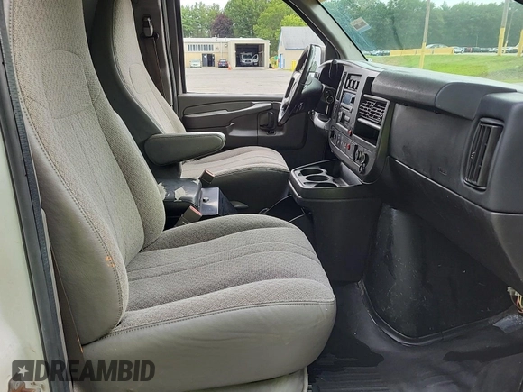 2015 Chevrolet Express Cargo with VIN 1GCWGFCF2F1163079, listed as a IAAI auction lot 42832363 with 183,774 mi miles and . Bid and sale history available at DreamBid. Image 3.