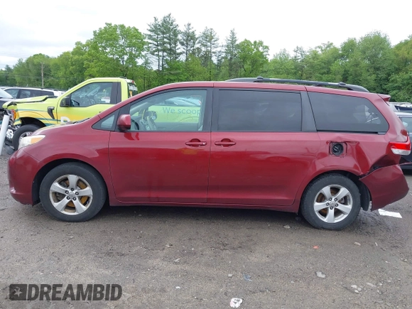 2011 Toyota Sienna LE AAS z VIN 5TDKK3DC1BS023229, wystawiony jako IAAI lot #42326263 z przebiegiem 249 693 mil mil oraz . Historia ofert i sprzedaży dostępna na DreamBid. Obrazek 14.