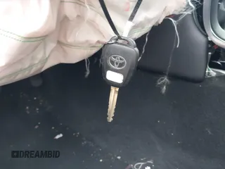 2017 Toyota Camry XLE z VIN 4T1BF1FK0HU436644, wystawiony jako IAAI lot #42134920 z przebiegiem 136 917 mil mil oraz . Historia ofert i sprzedaży dostępna na DreamBid. Obrazek 11.