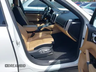 2017 Porsche Cayenne S z VIN WP1AB2A20HLA50805, wystawiony jako IAAI lot #42030013 z przebiegiem 123 578 mil mil oraz . Historia ofert i sprzedaży dostępna na DreamBid. Obrazek 5.