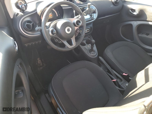 2017 Smart fortwo pure with VIN WMEFJ5DA6HK219988, listed as a Copart auction lot 71891414 with 9,731 mi miles and Clean Title. Bid and sale history available at carsss.com. Image 8.