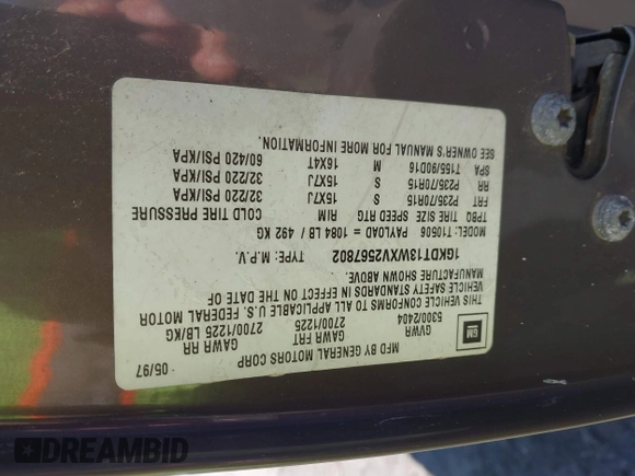 1997 GMC Jimmy SLS with VIN 1GKDT13WXV2567802, listed as a IAAI auction lot 41808103 with 118,001 mi miles. Bid and sale history available at carsss.com. Image 9.