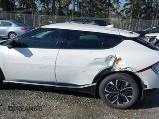 2022 Kia EV6 Wind with VIN KNDC3DLC5N5034110, listed as a IAAI auction lot 41667440 with 25,780 mi miles. Bid and sale history available at carsss.com. Image 6.