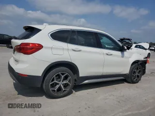 2018 BMW X1 sDrive28i z VIN WBXHU7C30J3H42992, wystawiony jako Copart lot #55065275 z przebiegiem 80 490 mil mil oraz Szkoda całkowita • Salvage title. Historia ofert i sprzedaży dostępna na DreamBid. Obrazek 3.