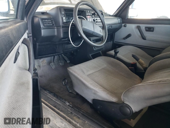 1989 Volkswagen Jetta z VIN WVWKB01G2KW684385, wystawiony jako Copart lot #49694065 z przebiegiem 63 792 mil mil oraz Czysty tytuł • Clean title. Historia ofert i sprzedaży dostępna na DreamBid. Obrazek 8.