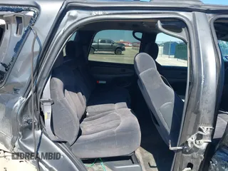 2002 Chevrolet Tahoe LT z VIN 1GNEC13Z42R319646, wystawiony jako IAAI lot #41623259 z przebiegiem 250 430 mil mil oraz . Historia ofert i sprzedaży dostępna na DreamBid. Obrazek 8.