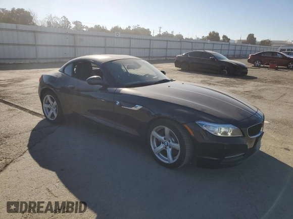 2016 BMW Z4 sDrive28i with VIN WBALL5C51G5A20067, listed as a Copart auction lot 43067105 with 37,409 mi miles and Salvage Title. Bid and sale history available at carsss.com. Image 4.