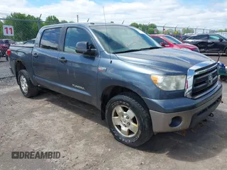 2010 Toyota Tundra z VIN 5TFDY5F15AX104242, wystawiony jako IAAI lot #42318191 z przebiegiem 243 327 mil mil oraz . Historia ofert i sprzedaży dostępna na DreamBid. Obrazek 1.
