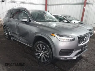 2020 Volvo XC90 Momentum with VIN YV4102PK3L1573865, listed as a IAAI auction lot 41297642 with 153,381 mi miles. Bid and sale history available at carsss.com. Image 1.