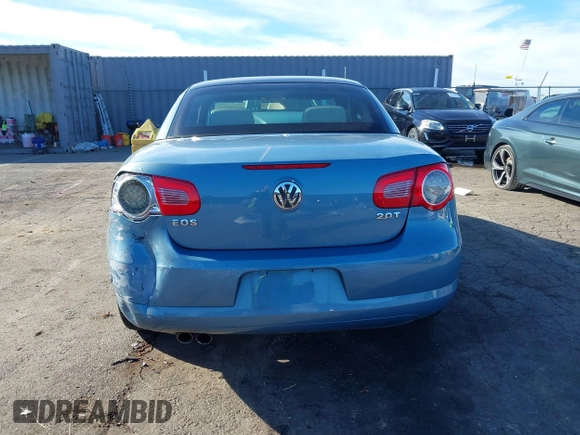 2008 Volkswagen Eos Turbo z VIN WVWBA71F68V026196, wystawiony jako IAAI lot #41238435 z przebiegiem 102 643 mil mil oraz . Historia ofert i sprzedaży dostępna na DreamBid. Obrazek 16.