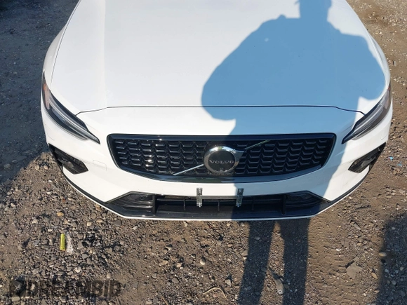 2024 Volvo S60 Plus Dark Theme z VIN 7JRL12TL6RG310347, wystawiony jako IAAI lot #40331210 z przebiegiem 1 259 mil mil oraz . Historia ofert i sprzedaży dostępna na DreamBid. Obrazek 6.