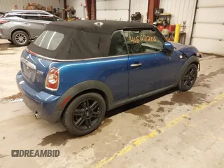 2015 MINI Convertible z VIN WMWZN3C58FT861657, wystawiony jako IAAI lot #41562206 z przebiegiem 135 524 mil mil oraz . Historia ofert i sprzedaży dostępna na DreamBid. Obrazek 4.