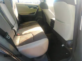 2021 Toyota RAV4 XLE with VIN 2T3W1RFV7MW114464, listed as a IAAI auction lot 40961039 with 41,922 mi miles. Bid and sale history available at carsss.com. Image 8.