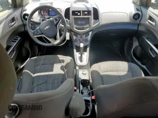2016 Chevrolet Sonic LT z VIN 1G1JC5SH3G4155617, wystawiony jako Copart lot #58856685 z przebiegiem 96 360 mil mil oraz Czysty tytuł • Clean title. Historia ofert i sprzedaży dostępna na DreamBid. Obrazek 8.