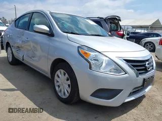 2019 Nissan Versa SV z VIN 3N1CN7AP7KL804002, wystawiony jako IAAI lot #42134636 z przebiegiem 75 107 mil mil oraz . Historia ofert i sprzedaży dostępna na DreamBid. Obrazek 1.