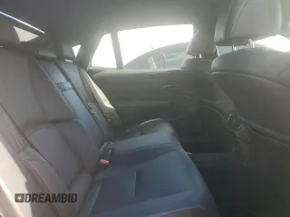2018 Lexus LS 500 z VIN JTHB51FF1J5004928, wystawiony jako Copart lot #49012143 z przebiegiem Nie podano mil oraz . Historia ofert i sprzedaży dostępna na DreamBid. Obrazek 10.