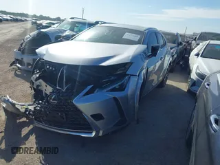 2024 Lexus UX 250h Premium z VIN JTHP6JBH7R2193351, wystawiony jako IAAI lot #42172680 z przebiegiem 10 072 mil mil oraz . Historia ofert i sprzedaży dostępna na DreamBid. Obrazek 2.