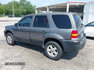 2005 Ford Escape XLT с VIN 1FMYU93155KD62445, выставлен на аукционе IAAI как лот 42222822 с пробегом 271 091 миль миль и . История ставок и продаж доступна на DreamBid. Изображение 3.