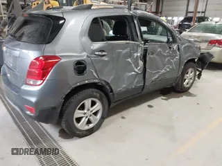 2019 Chevrolet Trax LT with VIN KL7CJPSB8KB937572, listed as a IAAI auction lot 42032722 with 103,132 mi miles. Bid and sale history available at carsss.com. Image 4.