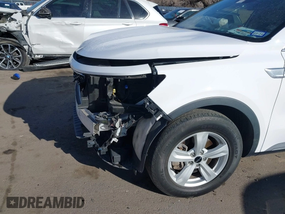 2022 Kia Sorento LX with VIN 5XYRG4LC6NG111914, listed as a IAAI auction lot 41402951 with 46,157 mi miles. Bid and sale history available at carsss.com. Image 6.