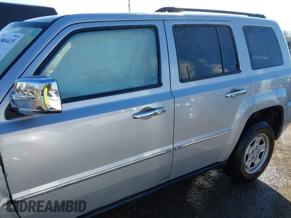 2008 Jeep Patriot Sport with VIN 1J8FT28W98D519566, listed as a IAAI auction lot 41804415 with 108,787 mi miles. Bid and sale history available at carsss.com. Image 13.