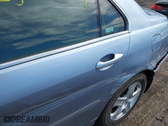 2005 Acura RL with VIN JH4KB16575C000447, listed as a IAAI auction lot 41832042 with 999,999 mi miles. Bid and sale history available at carsss.com. Image 6.