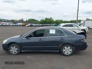 2005 Honda Accord LX z VIN 1HGCM56485A095449, wystawiony jako IAAI lot #42356520 z przebiegiem 231 909 mil mil oraz . Historia ofert i sprzedaży dostępna na DreamBid. Obrazek 14.