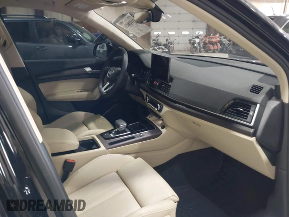 2024 Audi Q5 S line Premium with VIN WA1GAAFY8R2022421, listed as a IAAI auction lot 41918026 with 22,333 mi miles and . Bid and sale history available at DreamBid. Image 5.