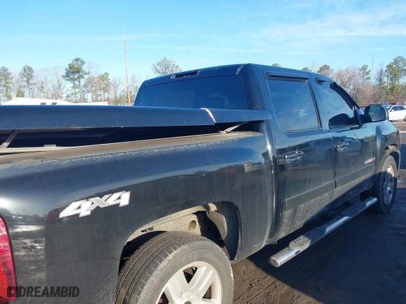 2008 Chevrolet Silverado 1500 LTZ with VIN 3GCEK13Y68G261227, listed as a IAAI auction lot 41524292 with 484,220 mi miles. Bid and sale history available at carsss.com. Image 6.