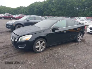 2013 Volvo S60 T5 Premier with VIN YV1612FS5D1223690, listed as a IAAI auction lot 40065547 with 999,999 mi miles. Bid and sale history available at carsss.com. Image 2.