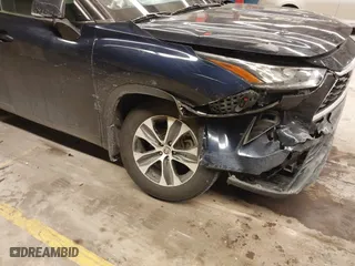 2020 Toyota Highlander XLE with VIN 5TDGZRBH3LS519783, listed as a IAAI auction lot 41366430 with 123,054 mi miles. Bid and sale history available at carsss.com. Image 17.