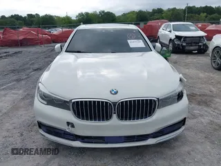 2017 BMW 7 Series 740i z VIN WBA7E2C53HG740273, wystawiony jako IAAI lot #42475769 z przebiegiem Nie podano mil oraz . Historia ofert i sprzedaży dostępna na DreamBid. Obrazek 12.