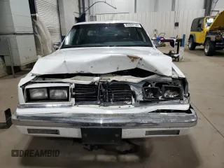 1991 Chrysler New Yorker z VIN 1C3XY66R1MD290977, wystawiony jako Copart lot #83359124 z przebiegiem 98 611 mil mil oraz Szkody całkowita. Historia ofert i sprzedaży dostępna na DreamBid. Obrazek 5.