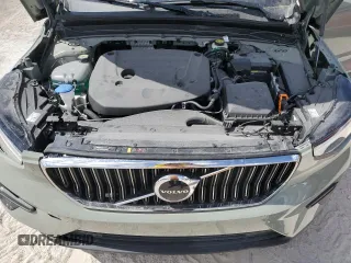 2025 Volvo XC40 Core Bright Theme z VIN YV4L12UJ4S2520540, wystawiony jako Copart lot #60871675 z przebiegiem 5 949 mil mil oraz Szkoda całkowita • Salvage title. Historia ofert i sprzedaży dostępna na DreamBid. Obrazek 12.