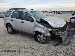 2012 Ford Escape XLS z VIN 1FMCU0C7XCKC17232, wystawiony jako Copart lot #85686464 z przebiegiem 123 632 mil mil oraz Szkoda całkowita • Salvage title. Historia ofert i sprzedaży dostępna na DreamBid. Obrazek 4.