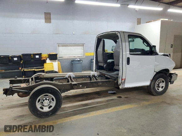 2019 Chevrolet Express Commercial z VIN 1GB0GRFG9K1192508, wystawiony jako Copart lot #80027454 z przebiegiem 131 617 mil mil oraz Szkoda całkowita • Salvage title. Historia ofert i sprzedaży dostępna na DreamBid. Obrazek 3.